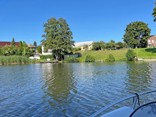 Provisionsfrei für den Käufer…idyllische Wasserlage mit Steg und Bootshaus!