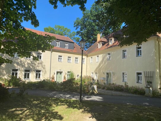 Herrenhaus mit großer Parkanlage