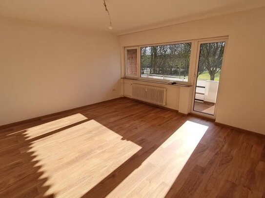 Renovierte 3-Zimmer-Wohnung mit Balkon und Laminat in Bremen: