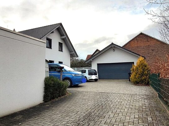 Ihr neues Zuhause! Attraktives EFH mit Doppelgarage und Carport in ruhiger Lage *PROVISIONSFREI*