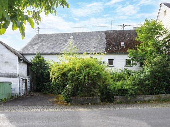 Bauernhaus mit Scheune - leerstehend