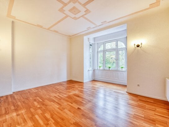 +++ modernisierter Altbau - Balkon & Holzkamin - Bad mit Fenster & Wanne - inklusive Einbauküche - teilmöbliert +++