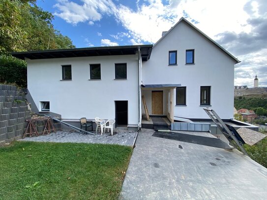 **Erstbezug in geräumige luxuriöse 5-Raum-Maisonettewohnung in einem ruhigen 2 Familien Haus**