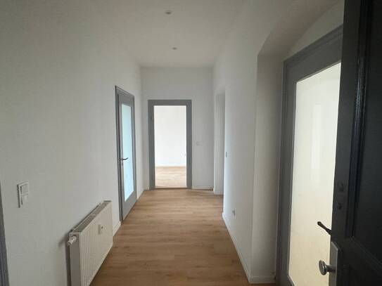 Charmante 3-Raum-Altbauwohnung im Erdgeschoss mit Tageslichtbad