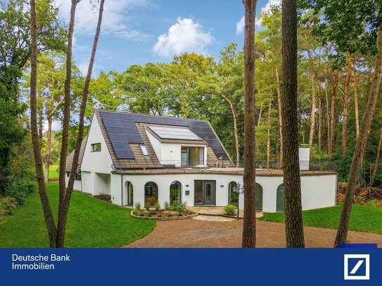 Exklusives Wohnen im Grünen: Luxusvilla auf 2.200 m² Waldgrundstück - Stilvoll saniert & bezugsfrei