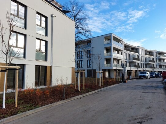 Familienwohnung in DD-Naußlitz - 2 Bäder, 2 große Balkone