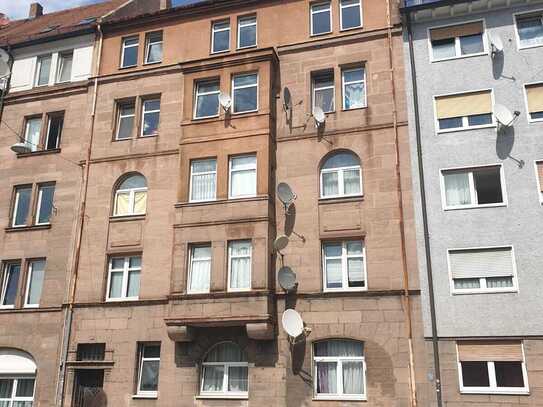 Geräumige 5-Zimmer Wohnung Zentral in Nürnberg 110qm+75qm Dachgeschoss Ausbaubar