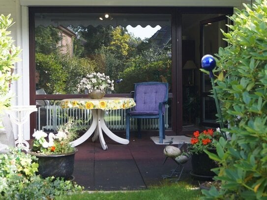 Erdgeschoßwohnung, sonnige Terrasse, Einbauküche, Tiefgarage, gute Lage in Blankenese