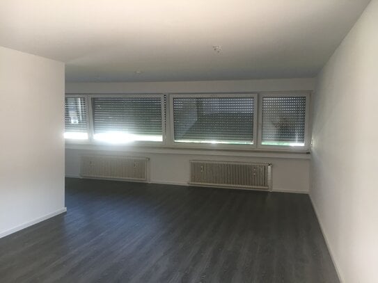 Schöne und vollständig renovierte 3-Zimmer-Wohnung mit Balkon und neuer EBK in Weinstadt