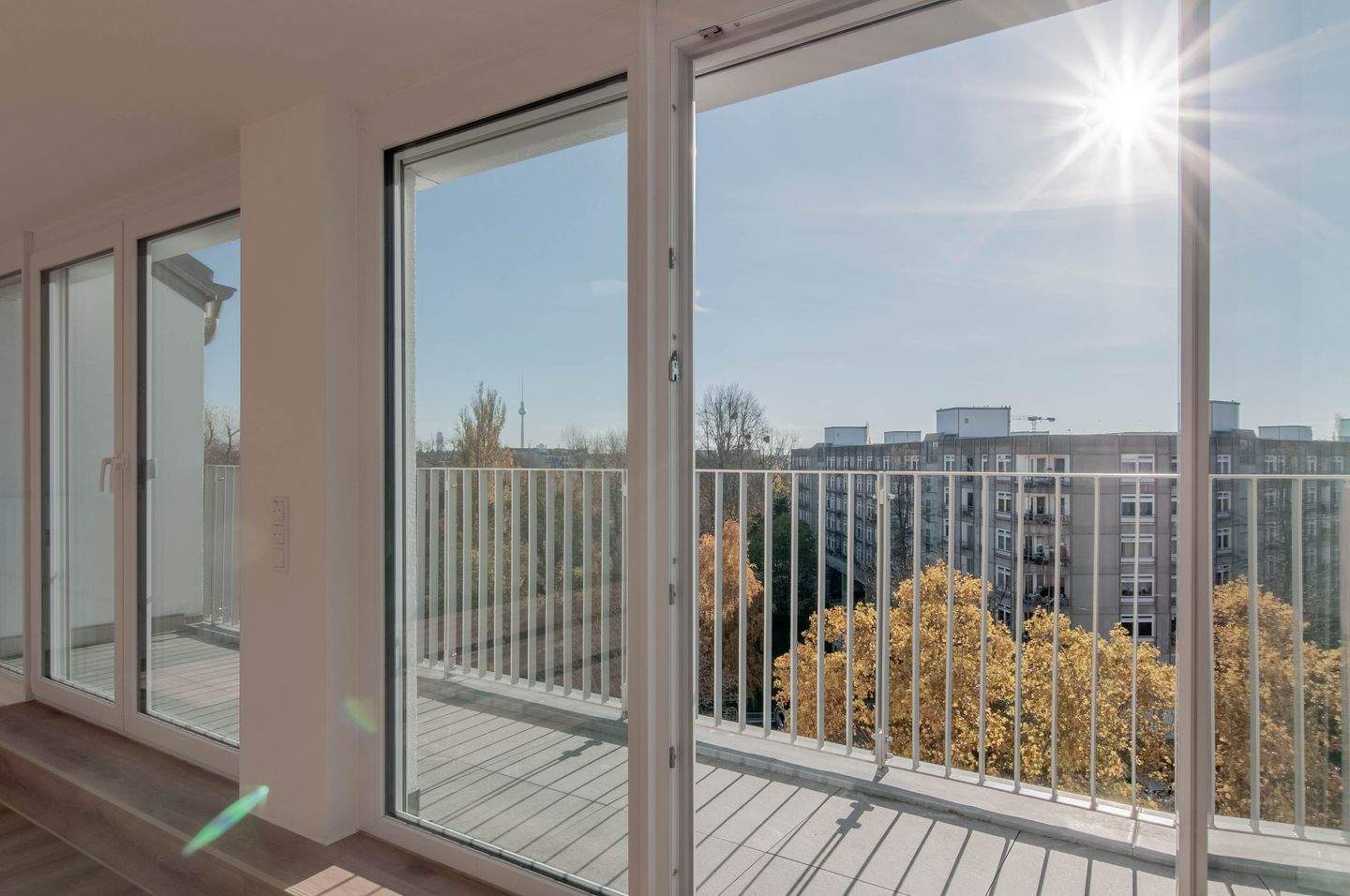 zwei TERRASSEN, AUFZUG und BLICK über Berlin - 2-Zimmer-Wohnung - Foto 1