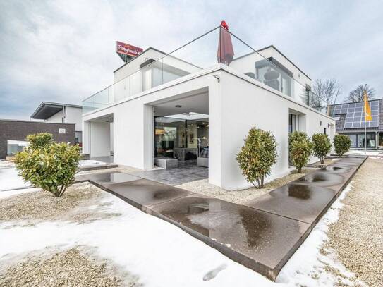 Das Haus mit viel Glas und Freiraum ! Perfektion liegt im Auge des Betrachters ! Mit Grundstück !