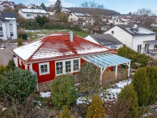 Traumhaftes, ökologisches, original Schwedenhaus mit naturnahem Garten und Terrassen sowie Carport