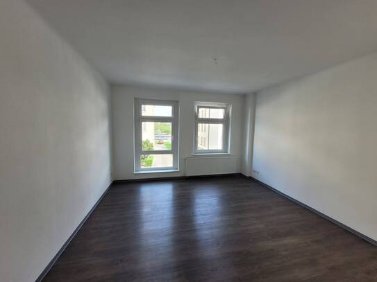 HELLE UND RUHIGE 3 RAUMWOHNUNG - SANIERT!