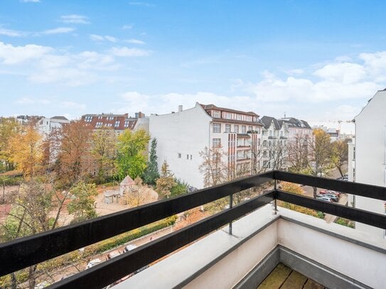 Mommsenstraße: 3-Zimmer mit Sonnenbalkon, Weitblick & Aufzug!