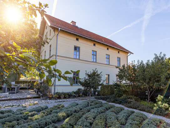 Pfarrhaus mit malerischem Garten - umfangreich und liebevoll saniert