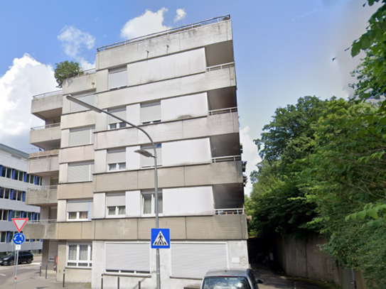 Helle Stadt-Wohnung mit großem Balkon in zentraler Lage