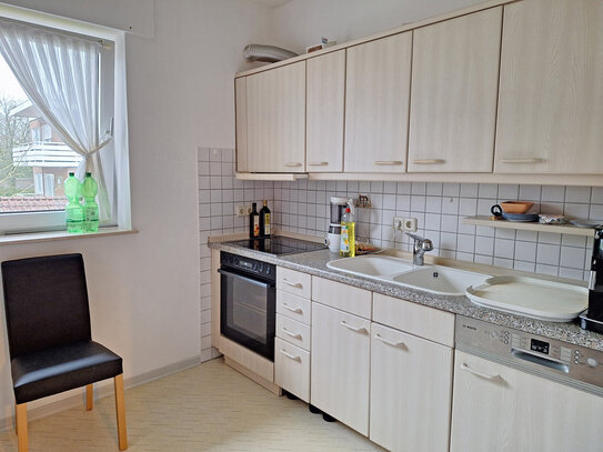 Schöne und helle 3 Zimmer-Wohnung mit Einbauküche, 2 Bädern, Westbalkon und Tiefgaragenstellplatz