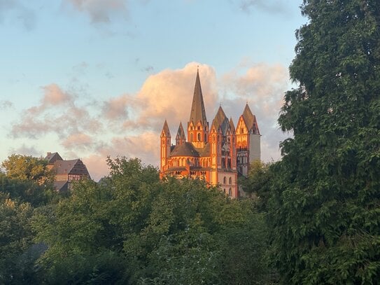 Großzügige DG-Wohnung im Wohngebiet Rosenhang mit Domblick