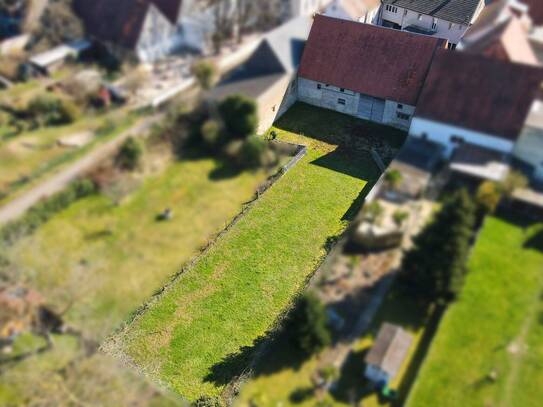 Ideal für Pferdeliebhaber - Haus mit zwei Wohnungen, Pferdeboxen und einem großen Grundstück