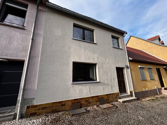 Kleines Einfamilienhaus mit PV und Fußbodenheizung in Bernburger Talstadt