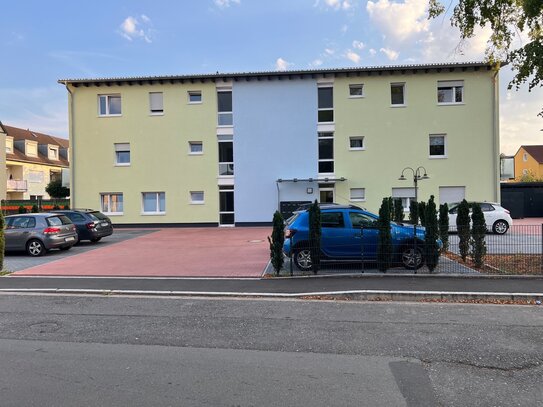 Fast Neue, hochwertige 1-Zimmer-Mietwohnung mit Balkon und PKW-Stellplatz