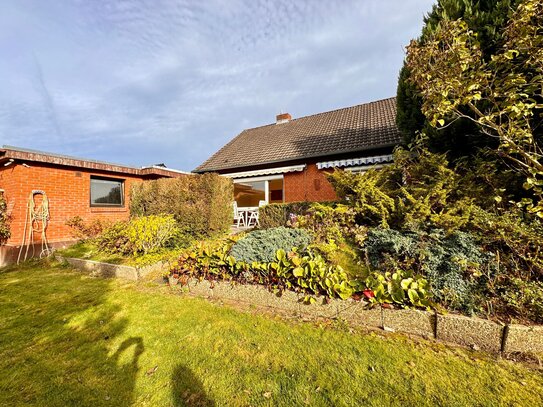 Einfamilienhaus mit schönem Garten und großer Garage