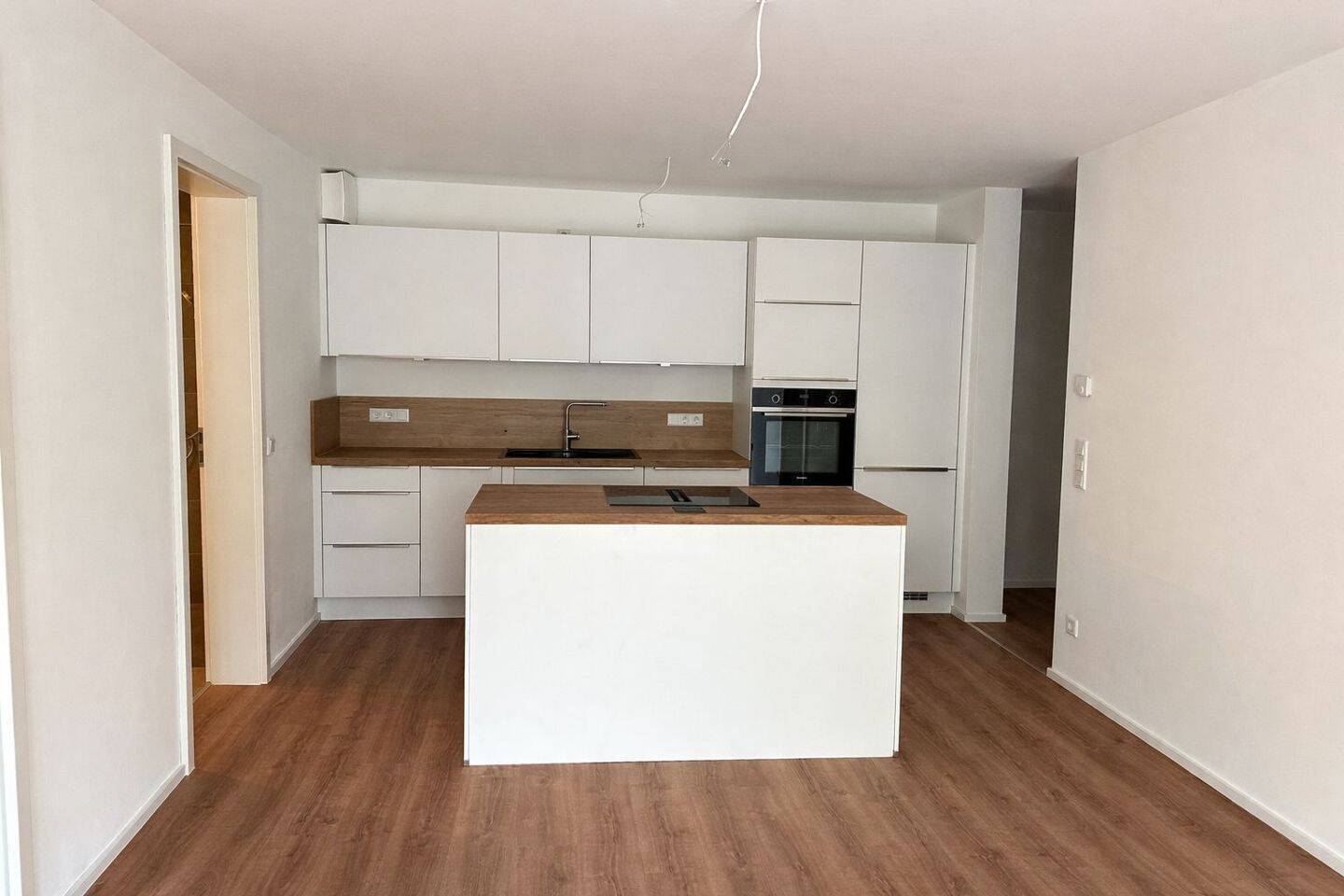                                                               Moderne 5-Zimmer-Erdgeschoss-/Soutrerrainwohnung mit Terrasse und Garten in Den&hellip;                                                       in Denkendorf (Eichstätt)