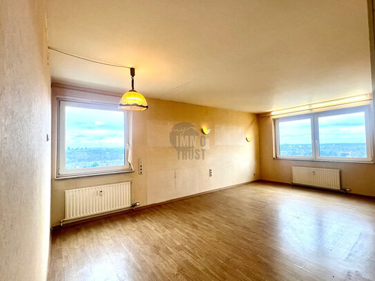 3-ZIMMER-WOHNUNG MIT BALKON, TG-STELLPLATZ IM 13. STOCK, AUSSICHT AUF FRANKFURTS SKYLINE