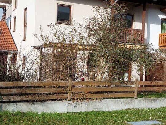 Doppelhaushälfte mit Terrasse, Garten, Kellerräumen und 1 KFZ-Stellplatz/Duplex-Garage in Trostberg