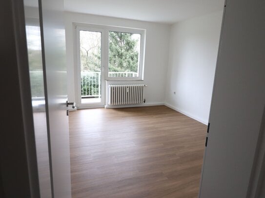 Modernisierte 2,5-Raum Wohnung mit Balkon, Treppenhausreinigung und Winterdienst