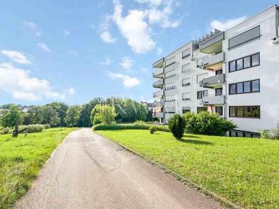 Helle 3-Zimmer-Wohnung mit tollem Süd-Balkon samt unverbaubarem Ausblick ins Grüne und Garage