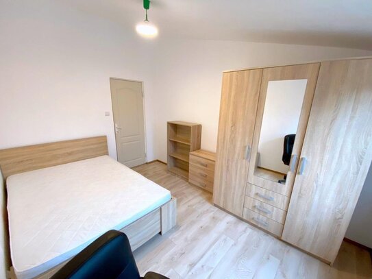 Stilvolle, modernisierte 1,5-Zimmer-Wohnung mit Einbauküche