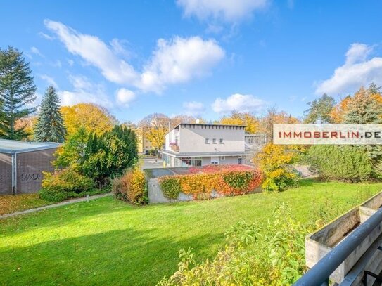 IMMOBERLIN.DE - Ruhig am Park! Kleine attraktive Wohnung mit Westloggia