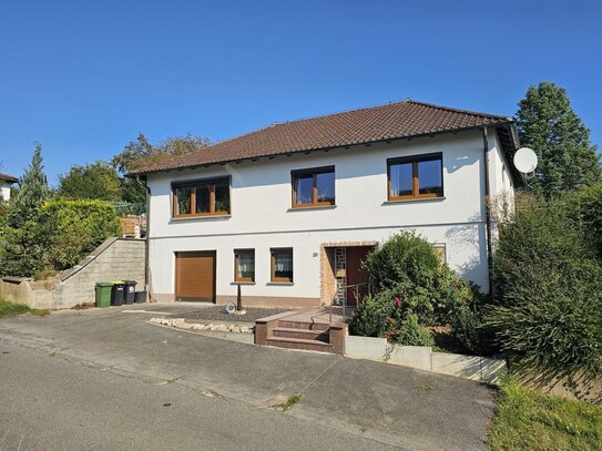 Walmdach-Bungalow in Massivbauweise auf sonnigem Grundstück!