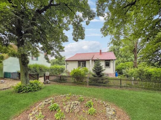 Bezugsfreier Bungalow mit großem Grundstück im Dorfkern von Pessin