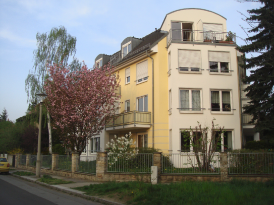 1-Zimmer-Appartement mit Terrasse unmittelbar am Großen Garten !