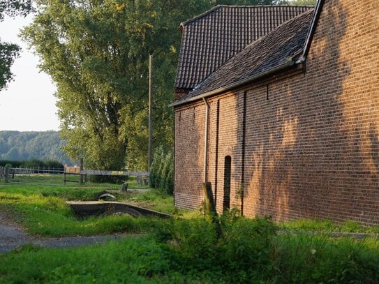 Sanierungsbedürftiger Reiterhof auf ca. 2,5 ha zu verkaufen