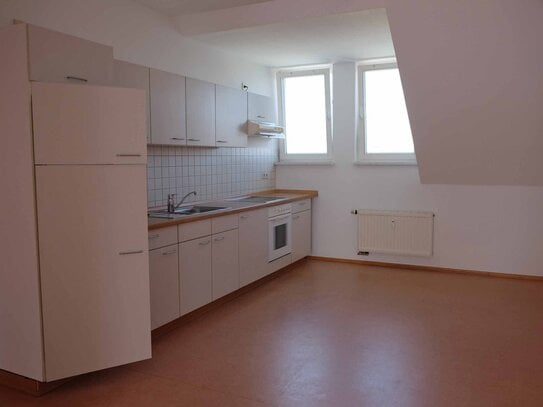 * charmante DG-Wohnung * offene Wohnküche mit EBK * keine WG * max. 2 Personen *