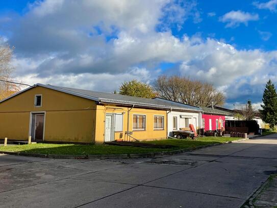 Gewerbehof mit 2 Lagerhallen, Nebengebäuden und Ausbaupotential in sehr guter Lage von Magdeburg