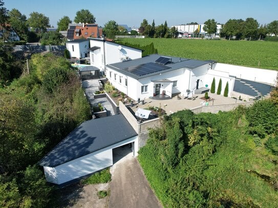 Super Villa mit Pool und großem Grundstück am Stadtrand