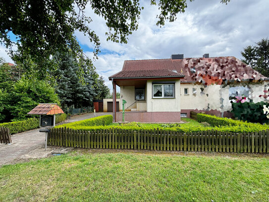 Gepflegte Doppelhaushälfte mit Garage und Garten