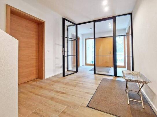 Kubische Eleganz: Exklusive Bauhaus-Villa in LA-Berglage!