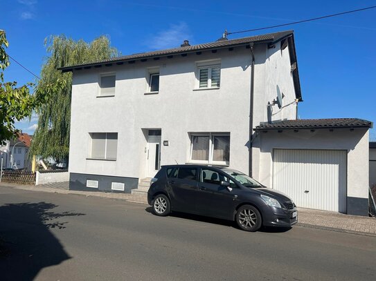 Wellesweiler - Kernsaniertes freistehendes 3-FH mit Garage und Garten