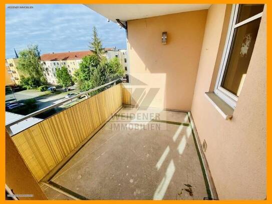 2-Raum Wohnung mit sonnigem Balkon, Garage und Dusche
