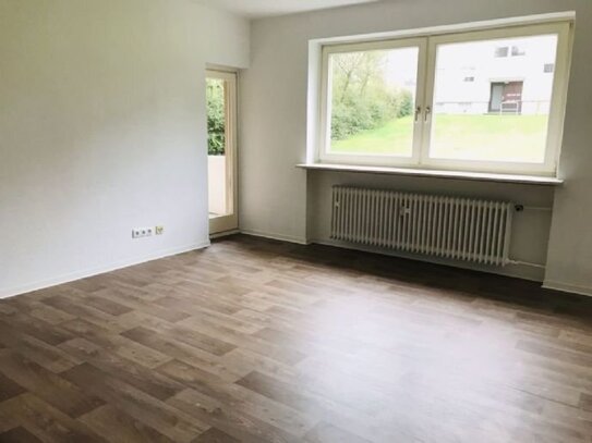 NEUES JAHR, NEUES GLÜCK: Renovierte 3-Zimmer-Wohnung mit Balkon im Erdgeschoss!