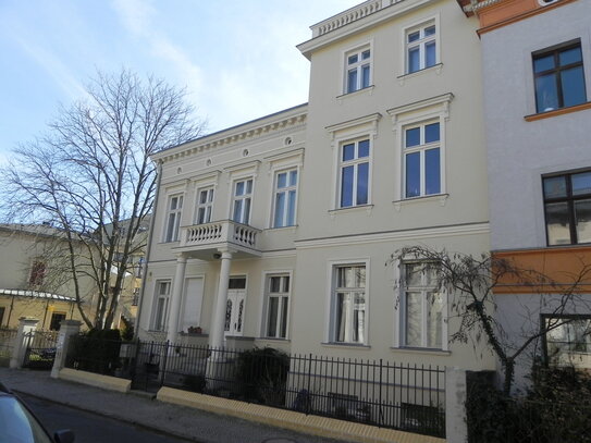 Helle freundliche 1-Zimmerwohnung mit Balkon nahe Park Sanssouci und Weinberg