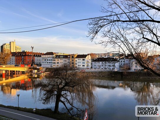 4-Zimmer, Donau-Blick! Charmant, sanierungsbedürftig und voller Möglichkeiten!