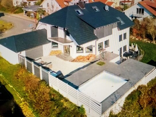 Einzigartiges Einfamilienhaus mit Pool ohne Provision von Privat