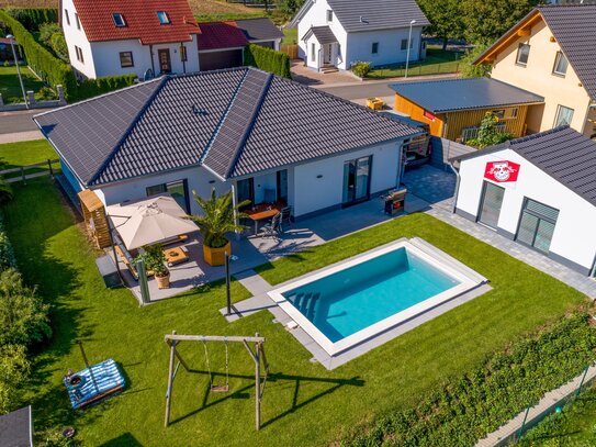 Investieren Sie in Ihre Zukunft. Ein überschaubarer, praktischer und energieeffizienter Bungalow