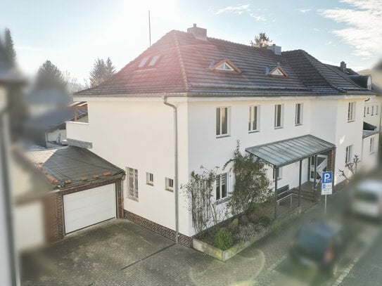 Wohn- und Geschäftshaus mit Garten und Garage in Neustadt! Zwei vermietete Einheiten - Wohnung frei!